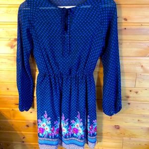 Crew neck with tie floral/ dotted dress